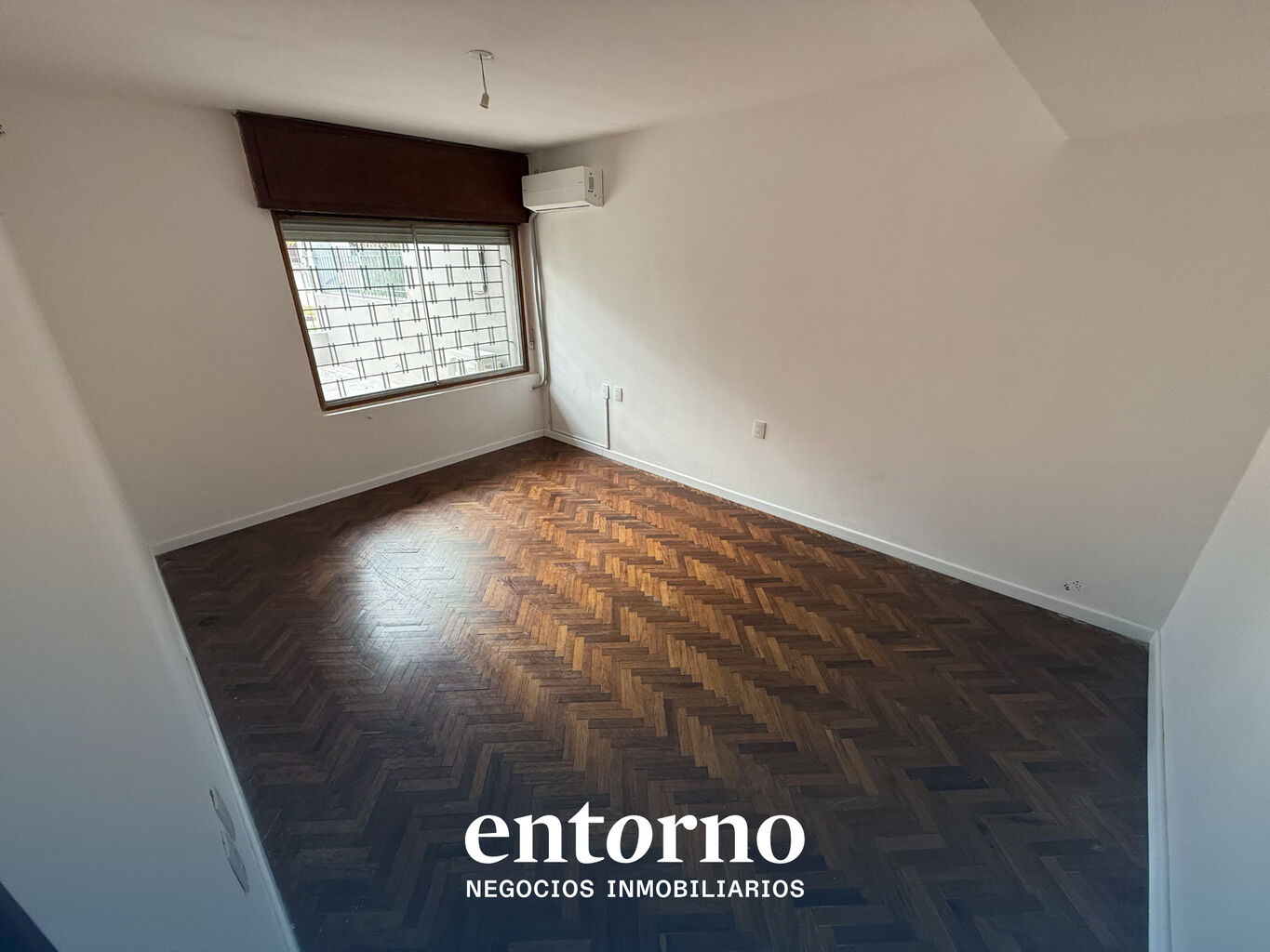 Casa en Alquiler cerca WTC y Montevideo Shopping | 5 Dormitorios + Fondo · Foto 11