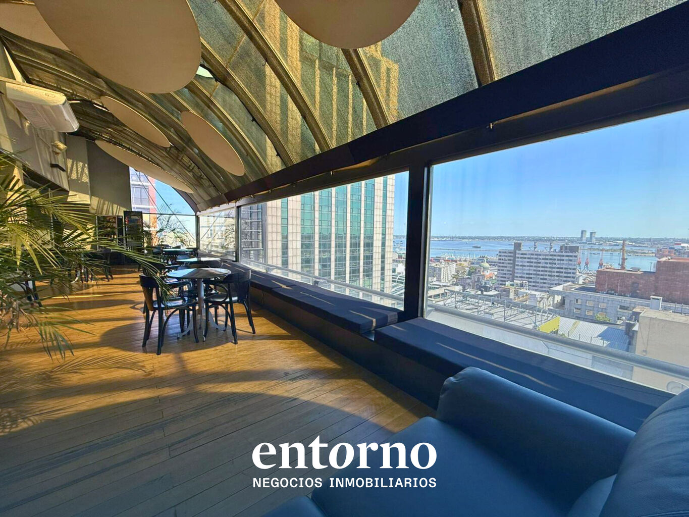 Alquiler de Oficina Penthouse - Plaza Independencia - Vistas Panorámicas · Photo 1