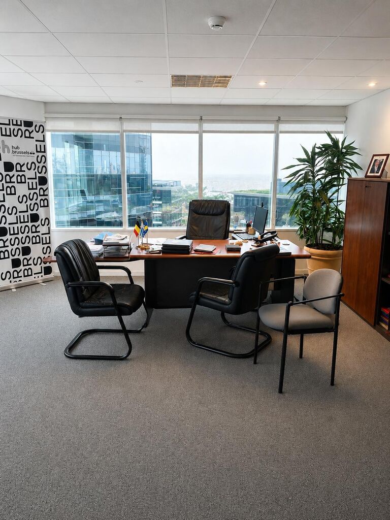 Oficina en alquiler en WTC, 66 m2 amoblada y con garaje