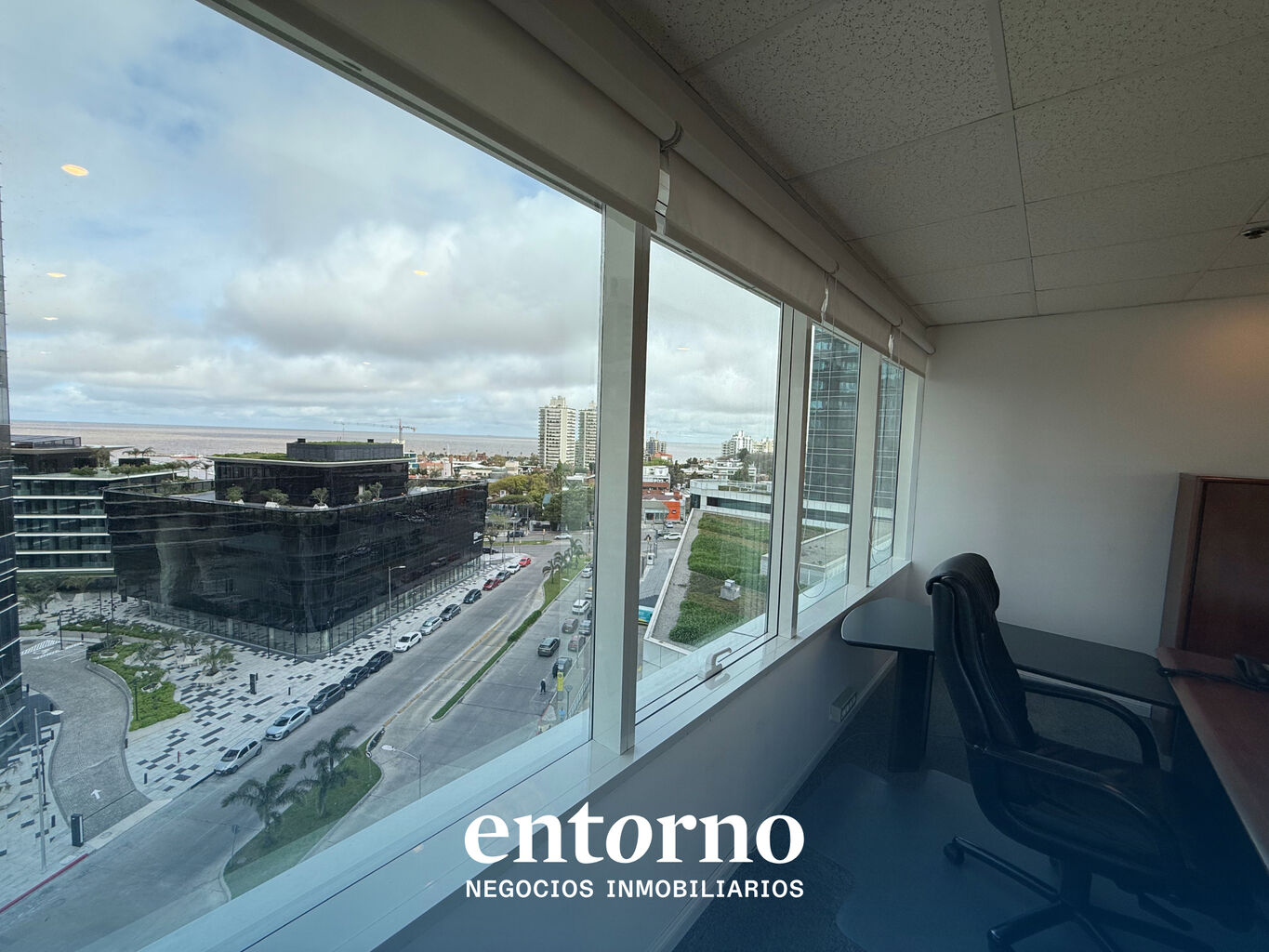 Oficina en alquiler en WTC, amueblada y con garage · Photo 4
