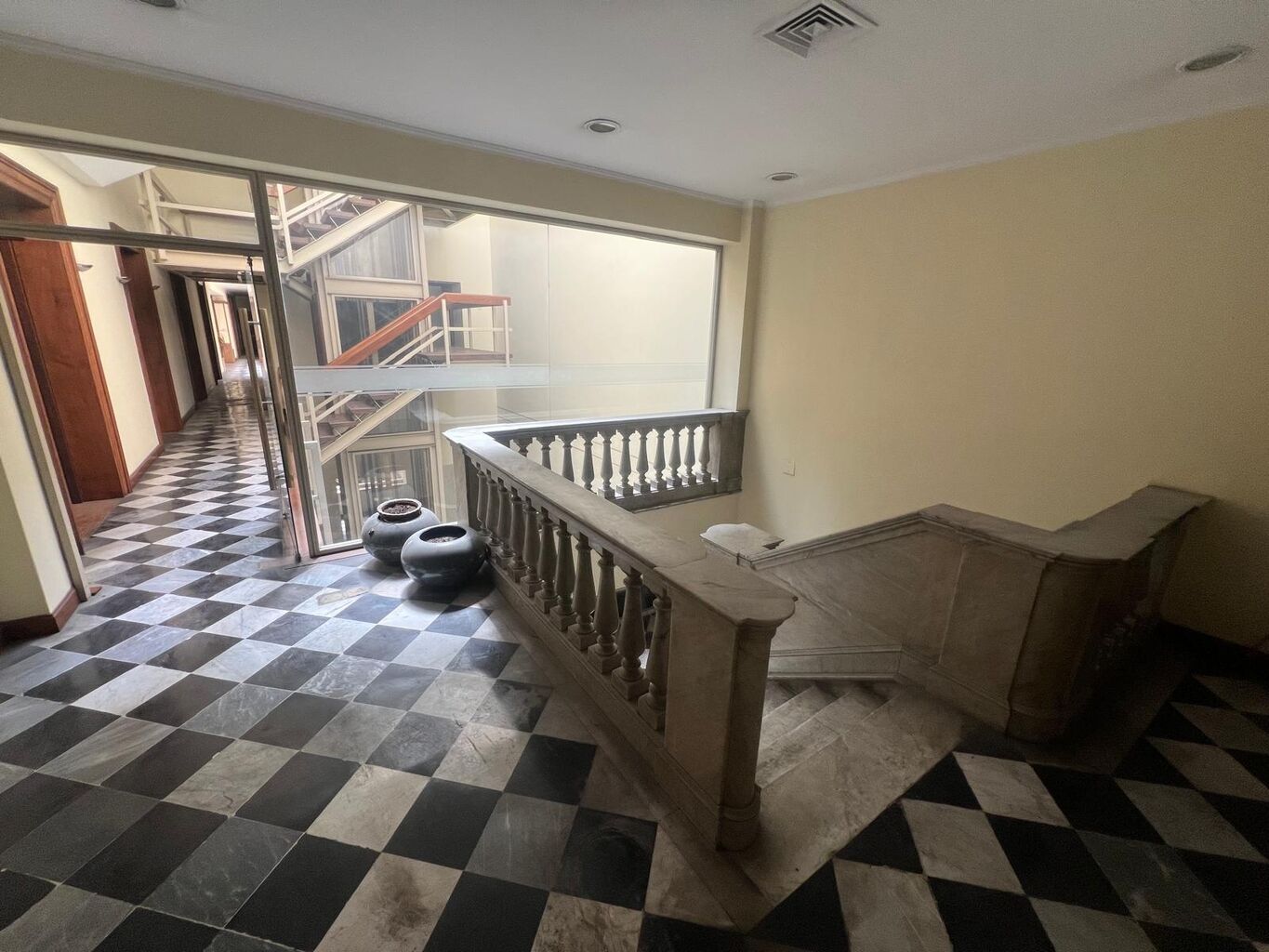 Alquiler de Oficina 1250mc en Ciudad Vieja · Photo 2