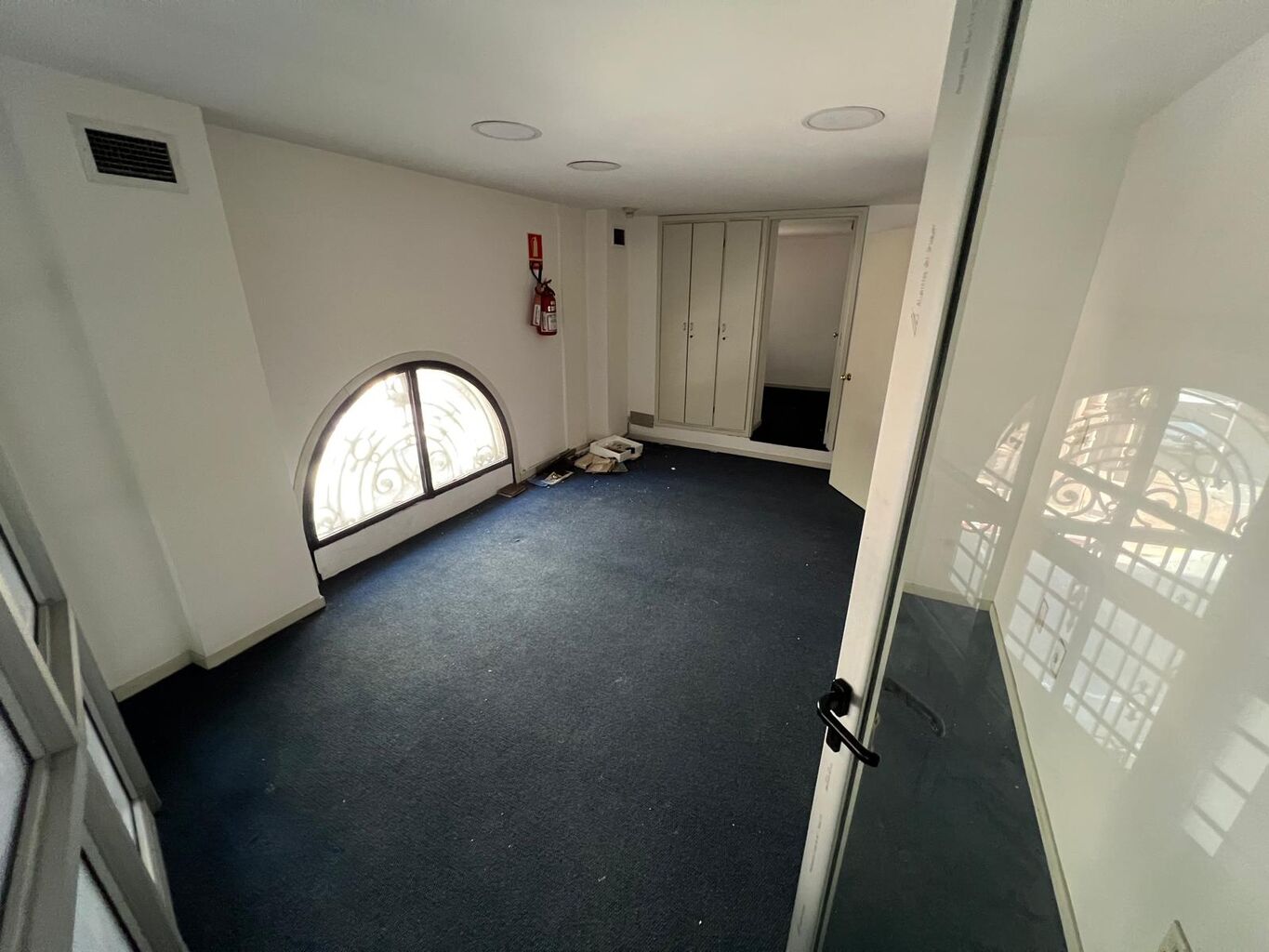 Local Comercial en Alquiler - Edificio El Fundador · Photo 5