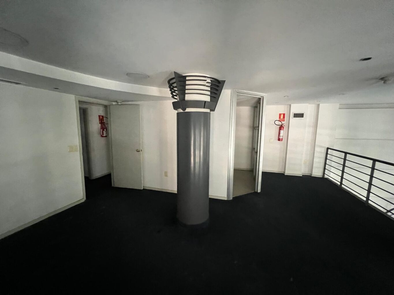 Local Comercial en Alquiler - Edificio El Fundador · Photo 8