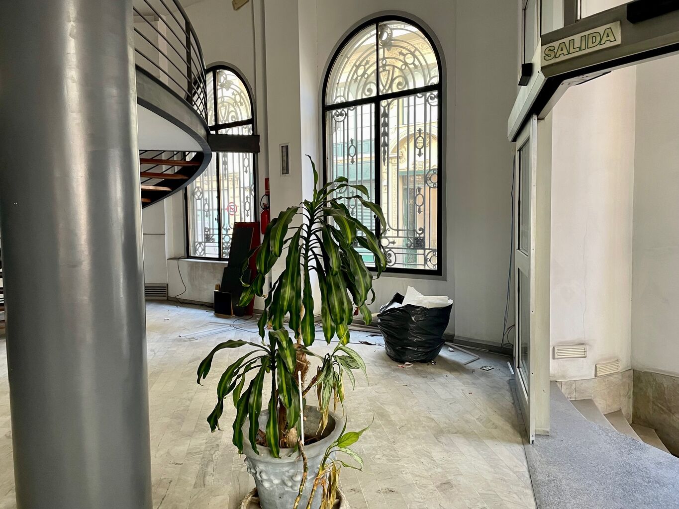 Local Comercial en Alquiler - Edificio El Fundador · Photo 3