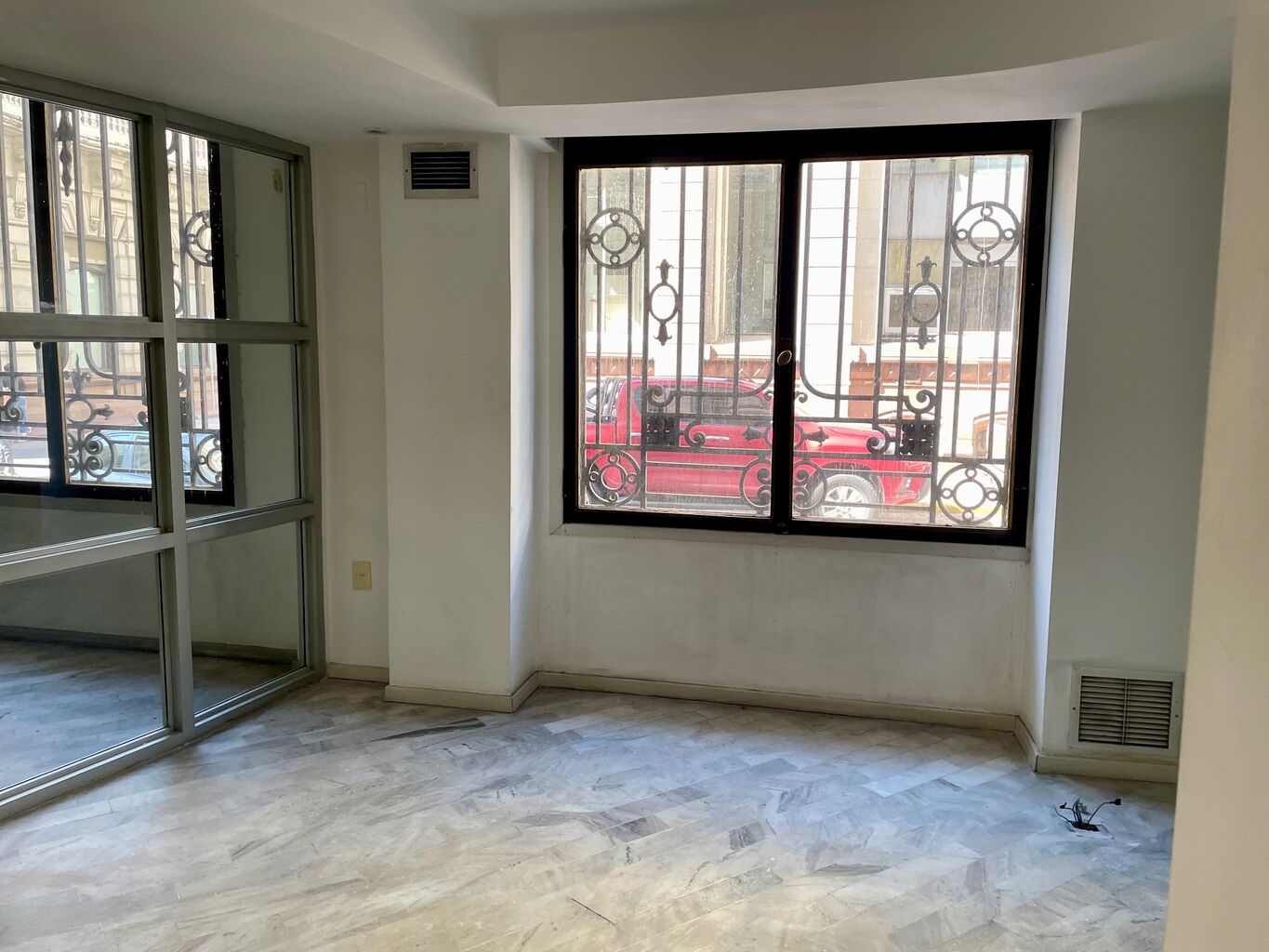 Local Comercial en Alquiler - Edificio El Fundador · Photo 4