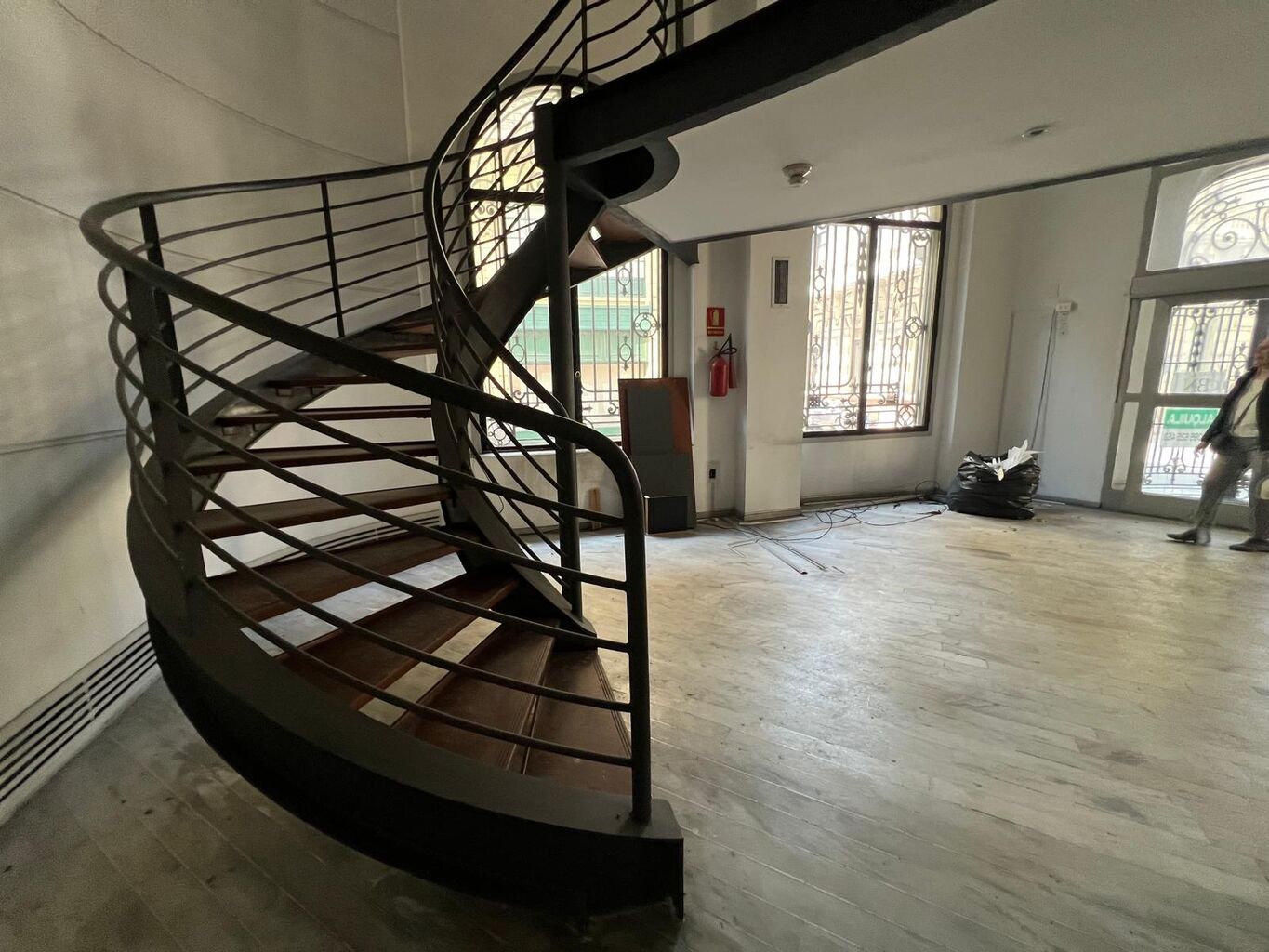 Local Comercial en Alquiler - Edificio El Fundador · Photo 2