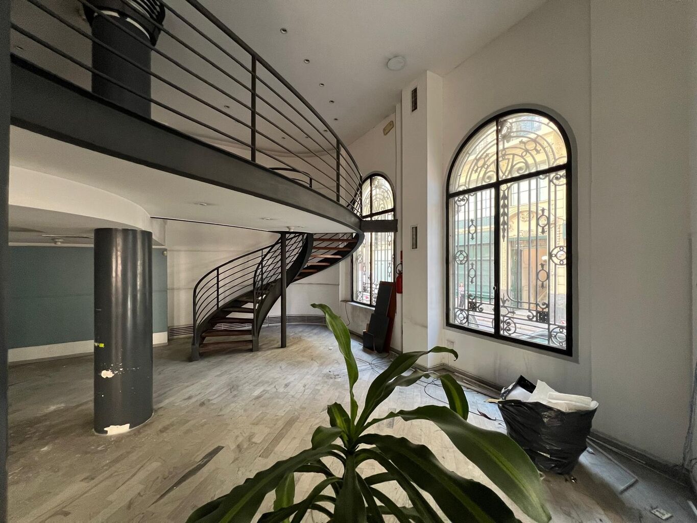 Local Comercial en Alquiler - Edificio El Fundador · Photo 1