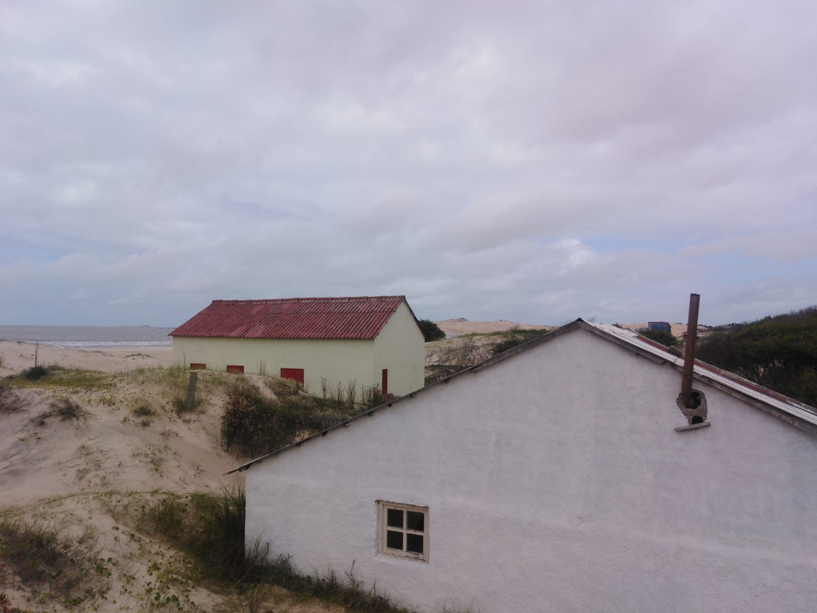 BARRA VALIZAS, CASA FRENTE AL MAR, CON ENTRE PISO Y DIVISIONES, EXCELETE ESTADO!