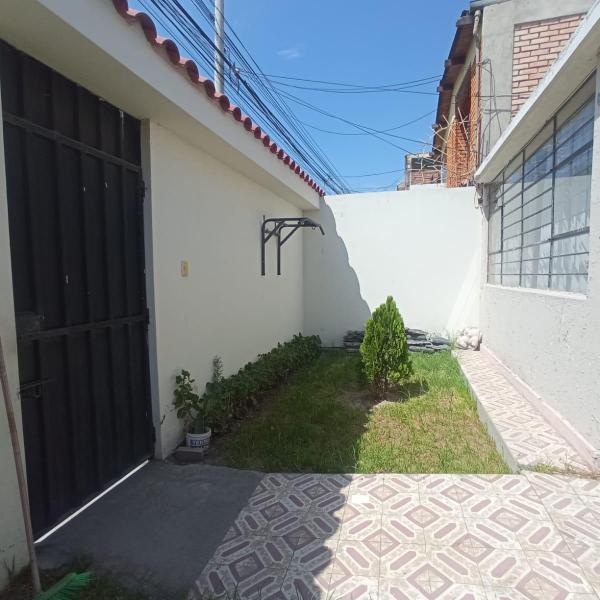 Casa en venta en José Luis Bustamante y Rivero