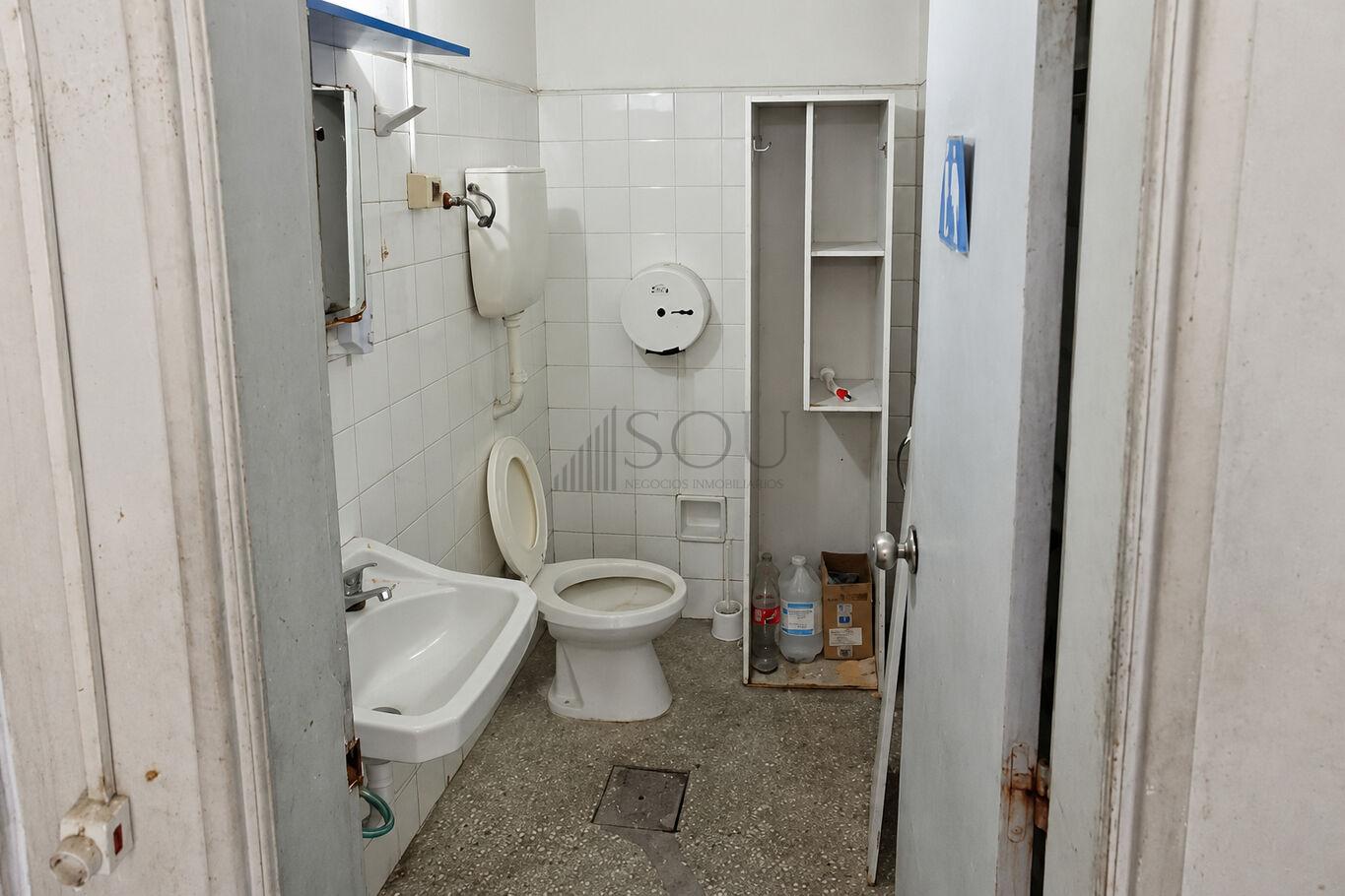 Alquiler local comercial en Colón · Photo 8