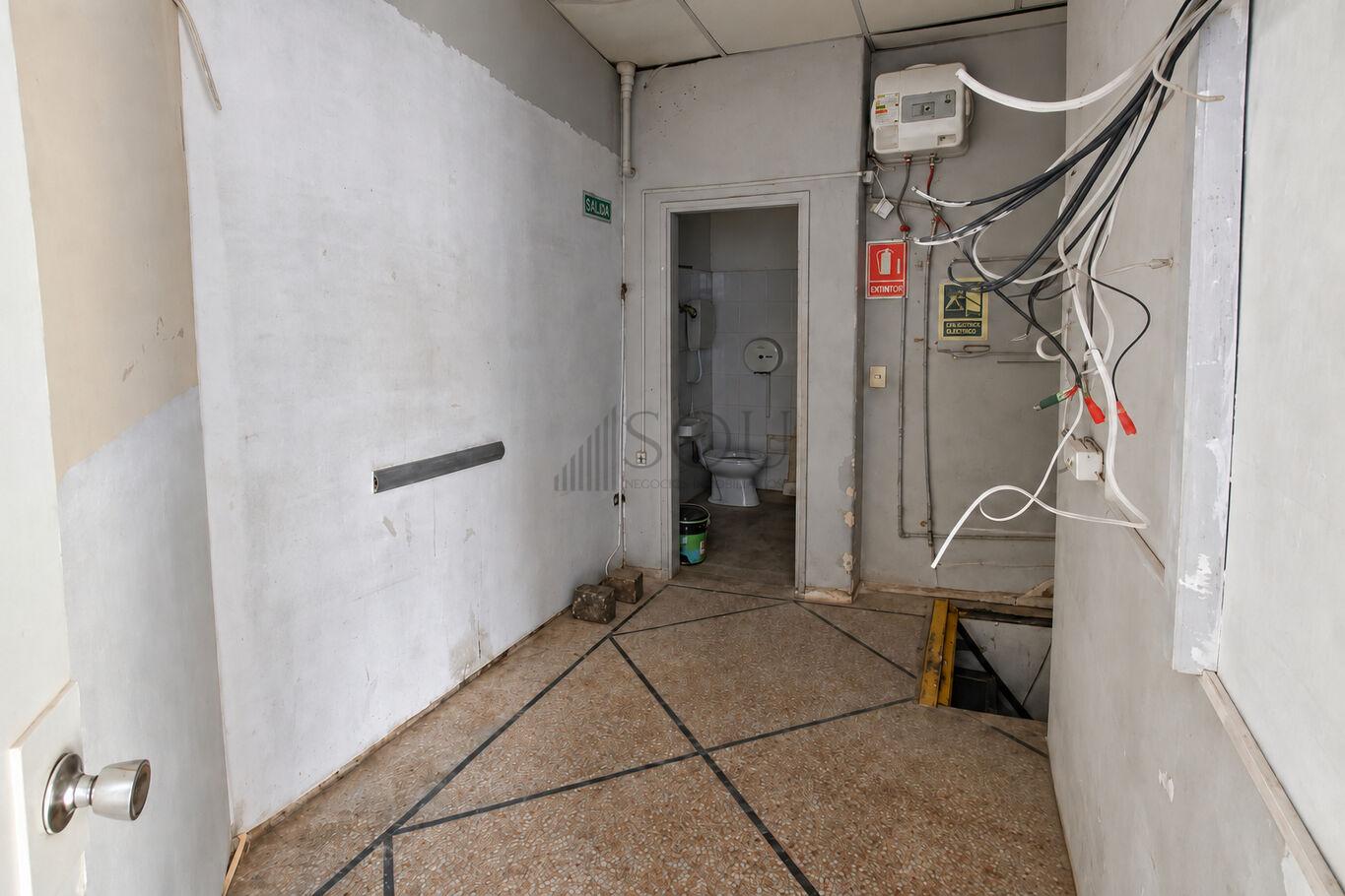 Alquiler local comercial en Colón · Photo 7