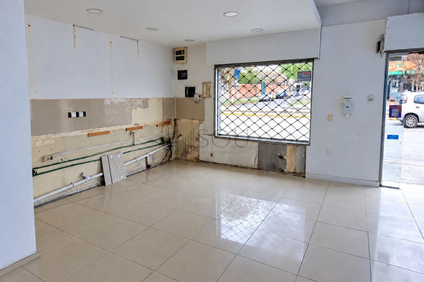 Alquiler local comercial en Colón · Foto 4