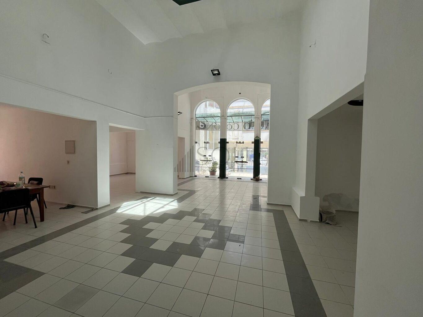 Alquiler local comercial en Colón · Photo 2