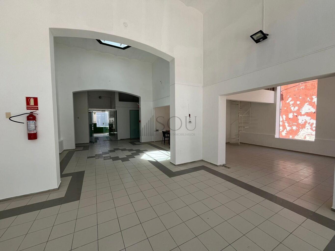 Alquiler local comercial en Colón · Photo 4