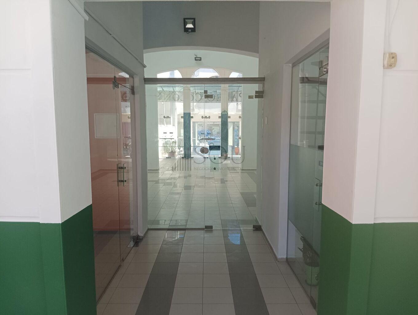 Alquiler local comercial en Colón · Photo 8