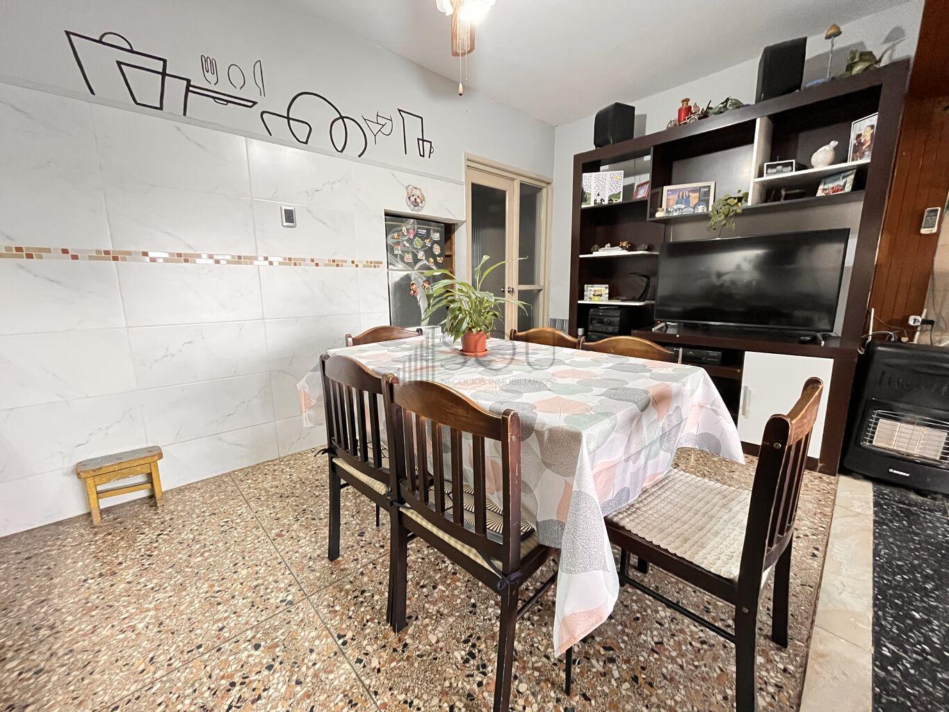Venta casa PU 3 dormitorios, garage y gran terreno en Nuevo París