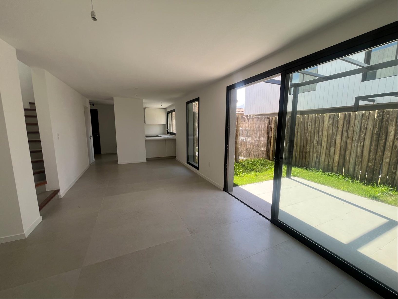 Casa en Barra de Carrasco de 3 Dormitorios 2 Baños. A estrenar en Housing de 4 casas. Bajo Ley de Vivienda Promovida. · Foto 4