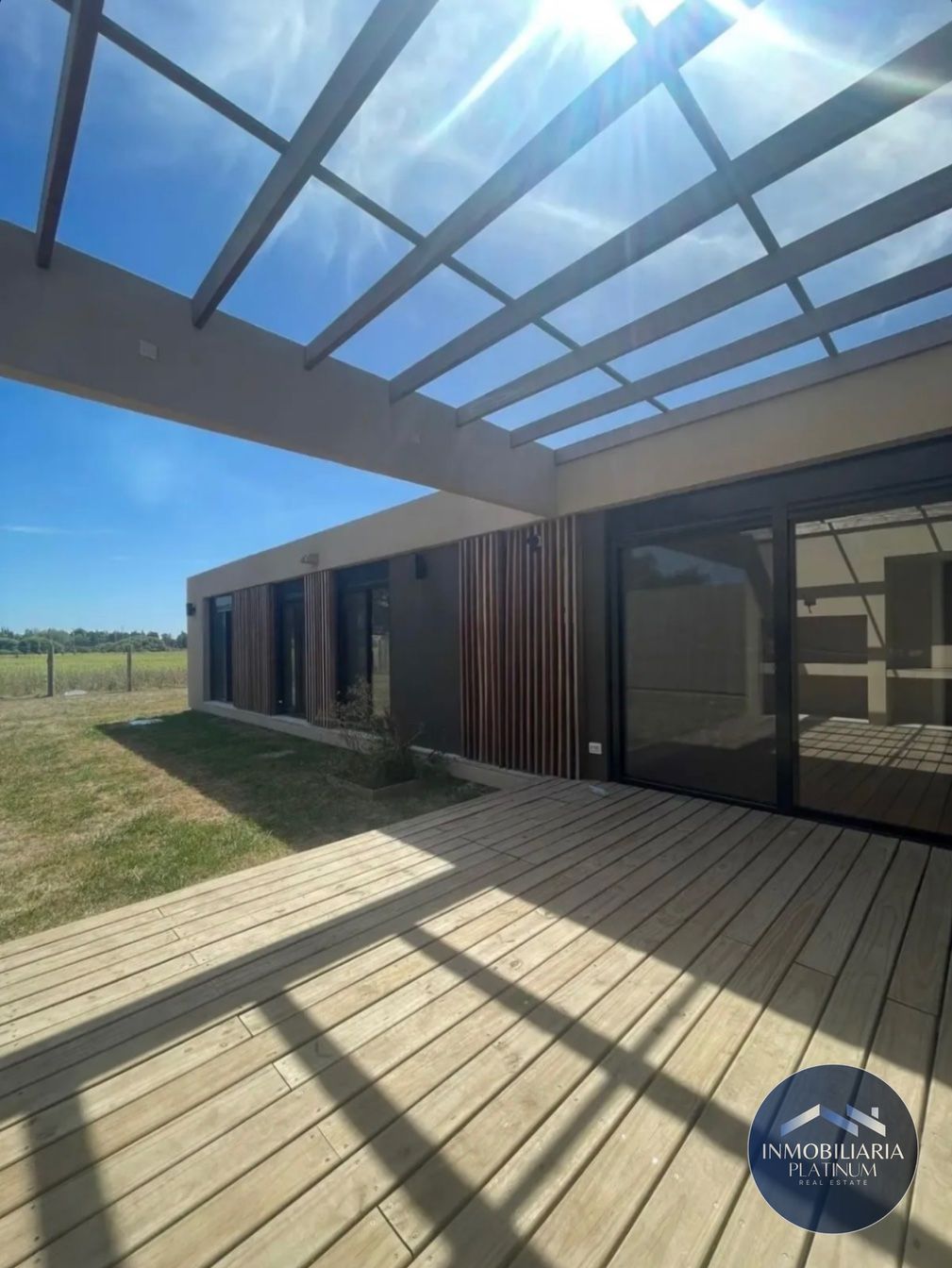 Casa en alquiler c/ cochera en Ciudad de la costa
