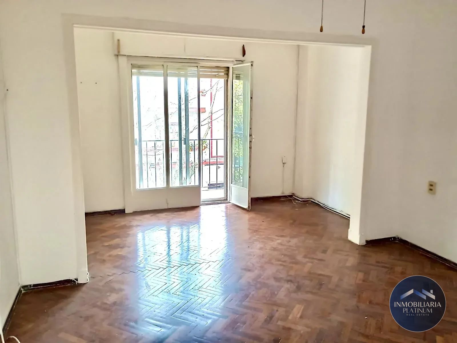 Apartamento en alquiler con 3 dormitorios, 2 baños y balcón en Cordón