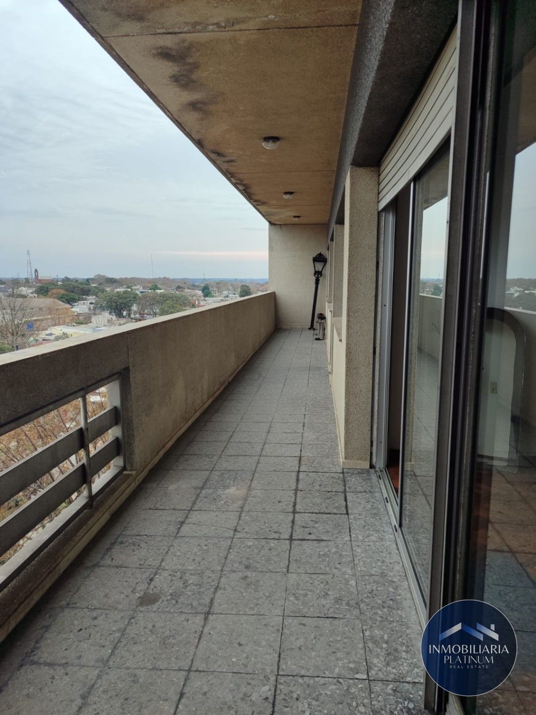 Venta de apartamento de 4 dormitorios y 2 baños en Unión