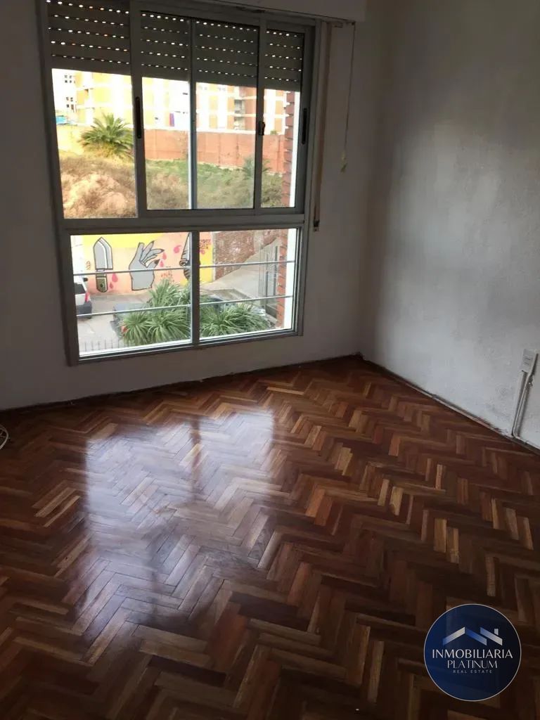 Apartamento 3 dormitorios en alquiler en rambla de Barrio Sur · Foto 2