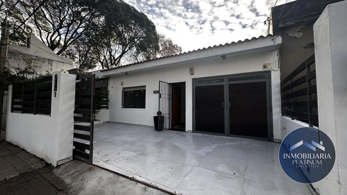 Alquiler casa 3 dormitorios con barbacoa y garaje para 2 autos en Buceo