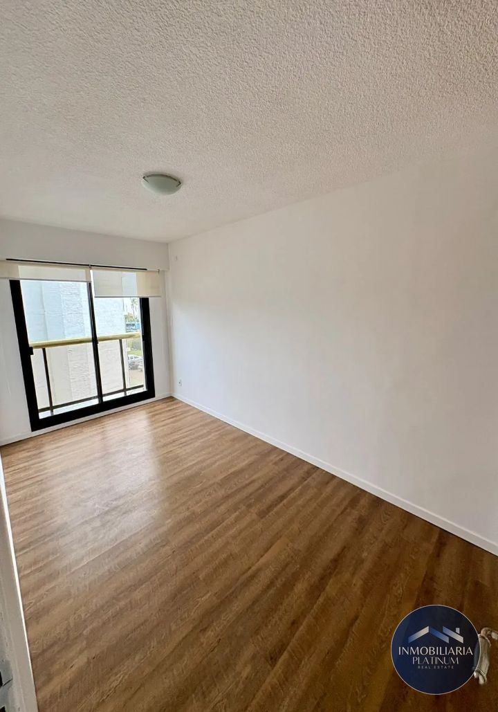 Apartamento en alquiler c/ cochera en Puerto Buceo · Foto 3