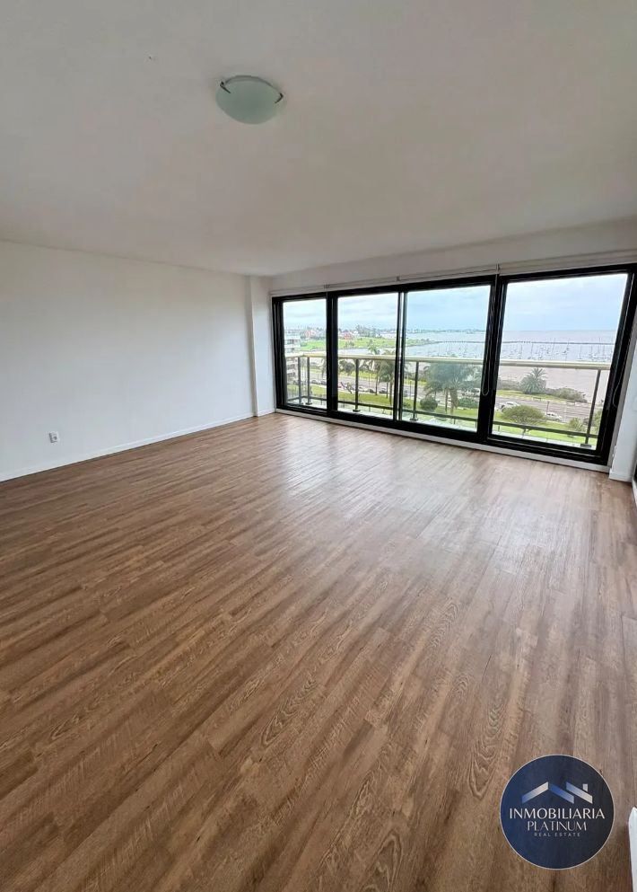 Apartamento en alquiler c/ cochera en Puerto Buceo · Foto 2
