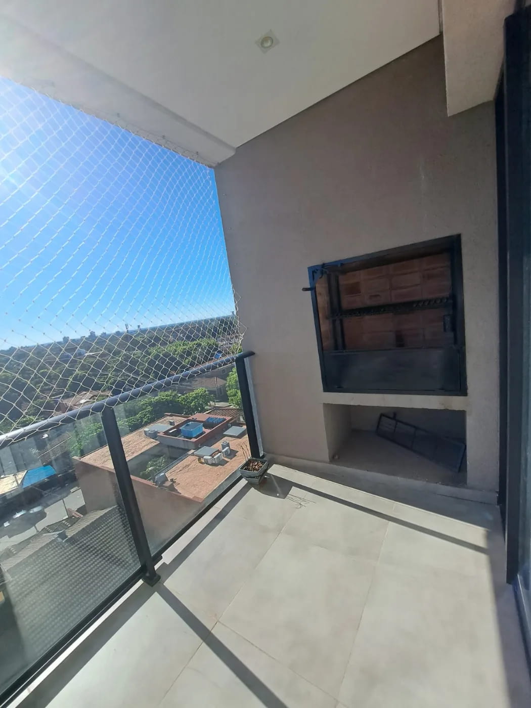 En Venta departamento en el Edificio Bosques de Villa Morra. — foto 3