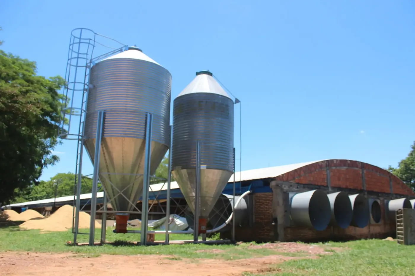 Hermosa Granja Avicola en Villeta con 2 Galpones para producción de carne