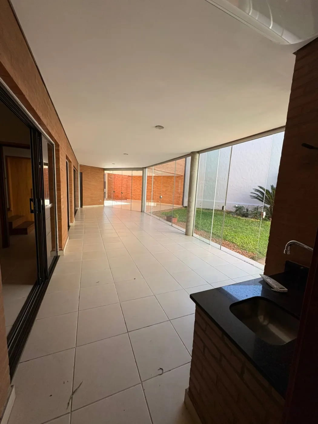 En Alquiler Hermosa y amplia casa Zona Colegio del Sol, Villa Aurelia - Asuncion — foto 2