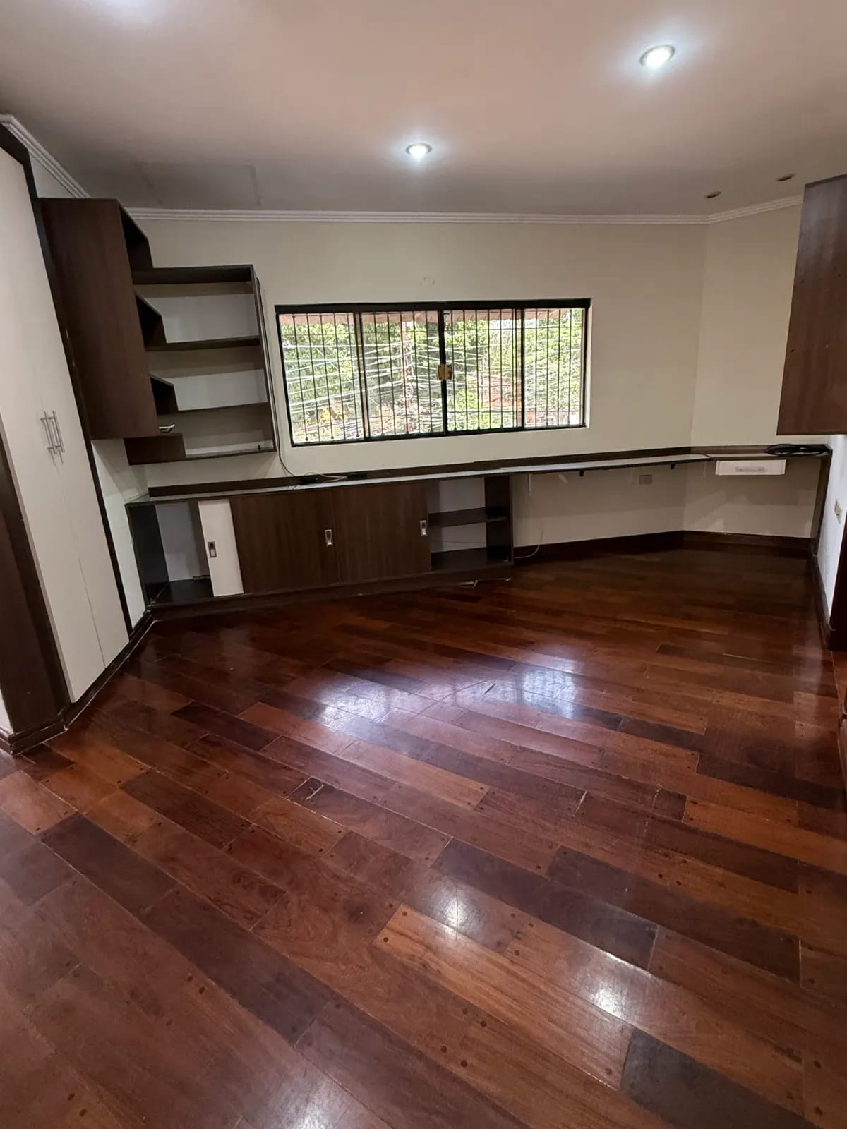 Casa 4 dormitorios en Mburucuyá, Asunción - foto 5