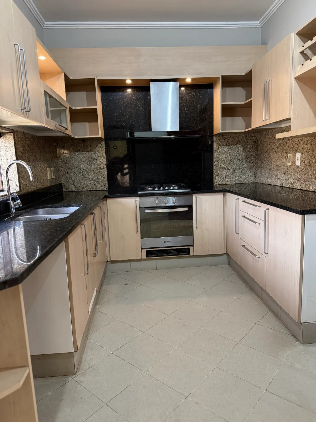 Casa 4 dormitorios en Mburucuyá, Asunción - foto 4