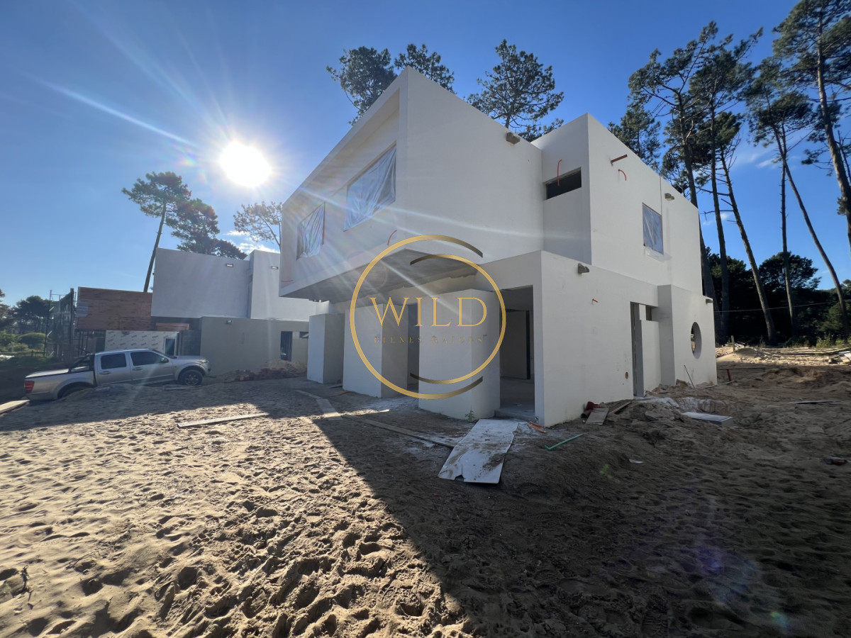 Casa a estrenar en Pinares. Punta del Este