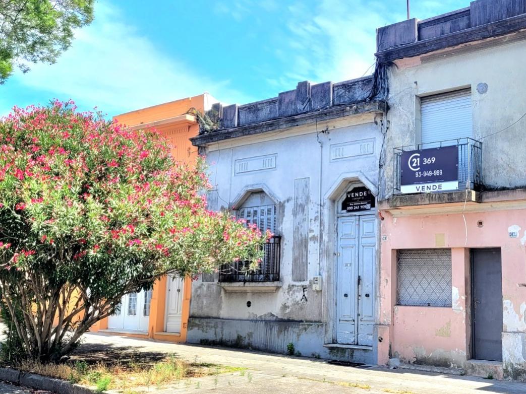 VENTA CASA A RECICLAR EN REDUCTO 100 m2 Al frente PH acepta BANCO