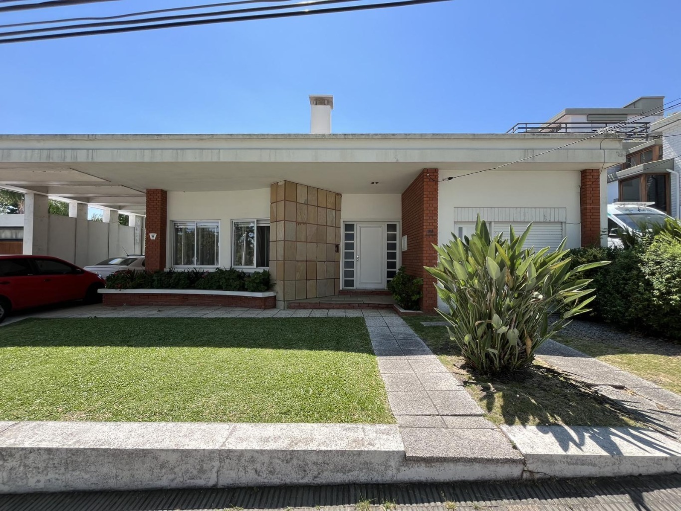 CASA amoblada con Vista al Rio- 4 Dormitorios, 2 cocheras, jardin, parrillero · Foto 1