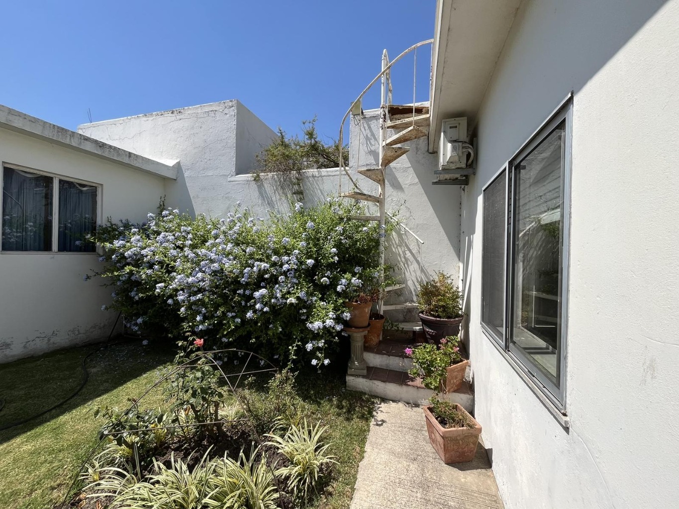 CASA amoblada con Vista al Rio- 4 Dormitorios, 2 cocheras, jardin, parrillero · Foto 4