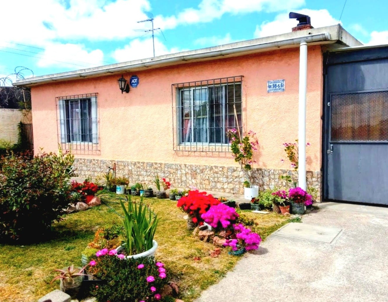 Venta/Casa 2 dormitorios/Garaje/Galpon/A metros Ruta 1/Permuta/Ciudad Del Plata.