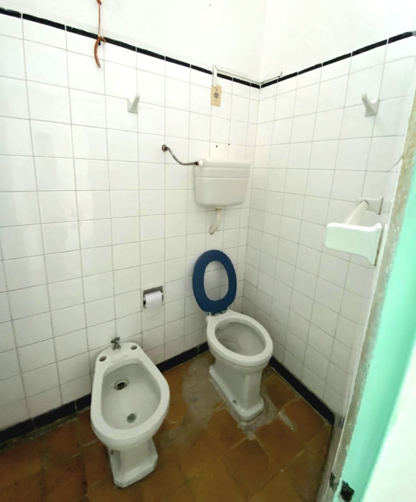 Alquiler/Casa 1 Dormitorio o Negocio/Patio/Bus en la puerta/Excelente Ubicación. · Foto 5