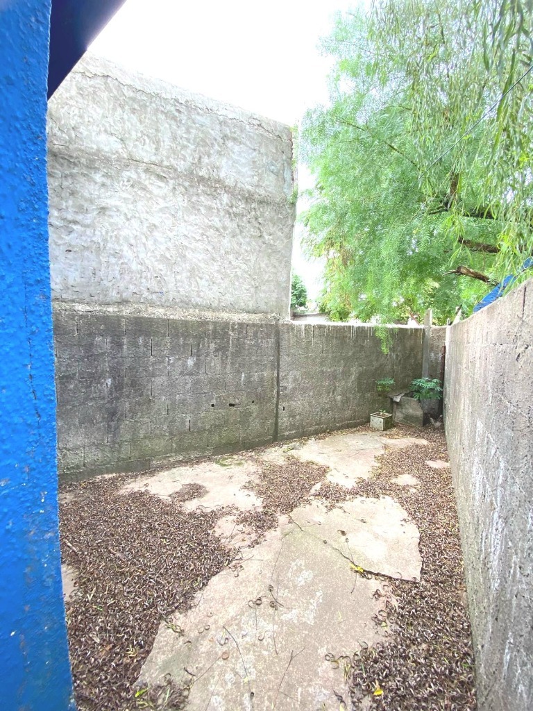 Alquiler/Casa 1 Dormitorio o Negocio/Patio/Bus en la puerta/Excelente Ubicación. · Foto 4
