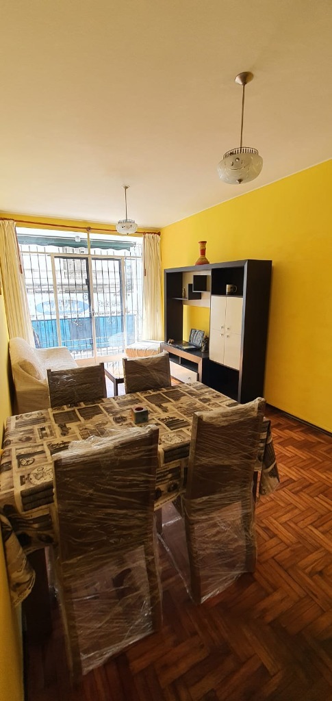 Venta Apartamento Centro 2 Dormitorios, Frente Con Balcon Y Patio, Acepta Banco