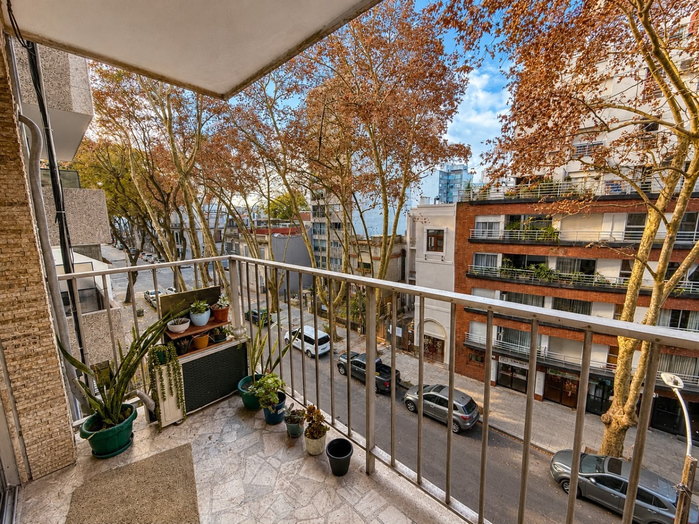 Alquiler POCITOS a metros rambla- AMOBLADO - Monoambiente amplio