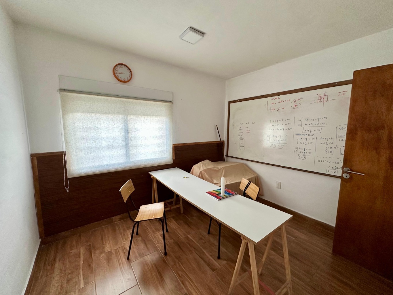 Venta/Casa La Comercial/3-4 dormitorios/1 baño/2 toilete/garage/patios/inversion