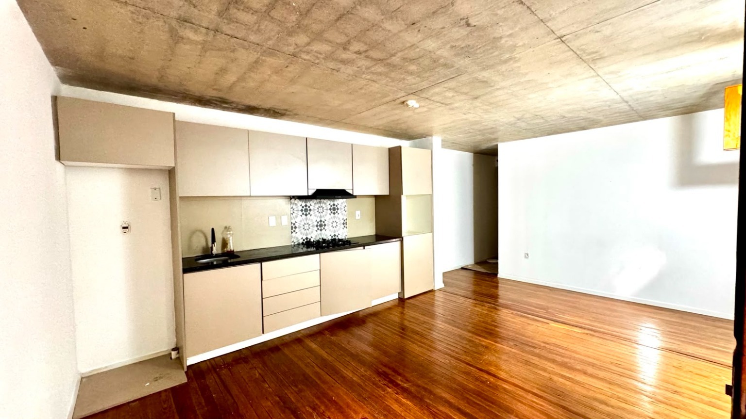 ALQUILER CORDON MONOAMBIENTE + SUBSUELO, 80 M2 EN DOS PLANTAS,FACULTADES A PASOS