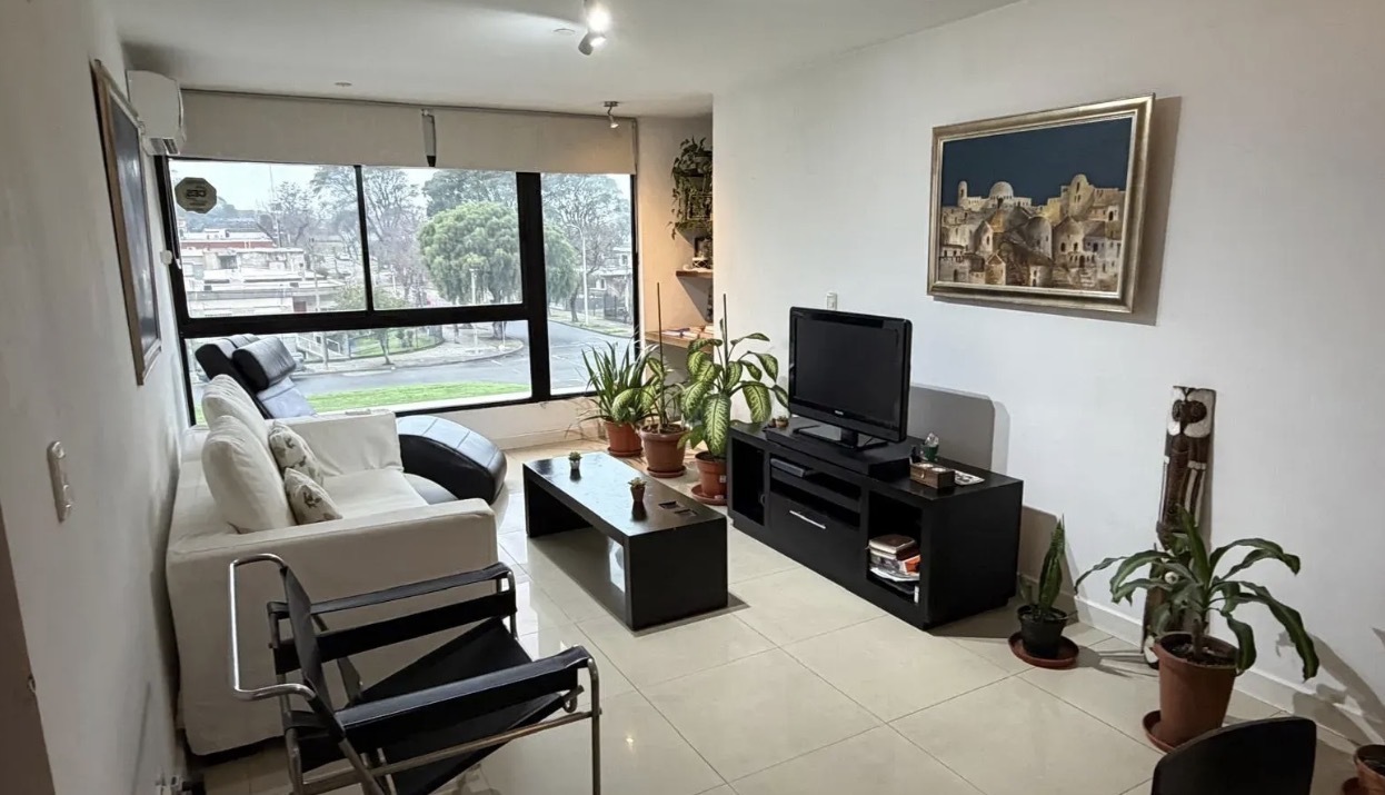 Apartamento al frente en alquiler, MALVIN 1 dormitorio, a pasos de la Rambla!