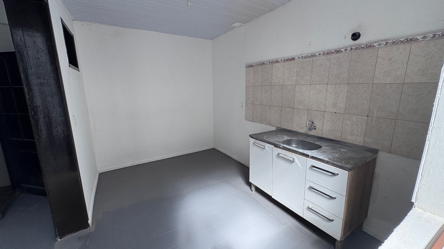 Casa en Alquiler 4 dormitorios, 2 baños, amplia cocina, ideal residencial · Foto 9