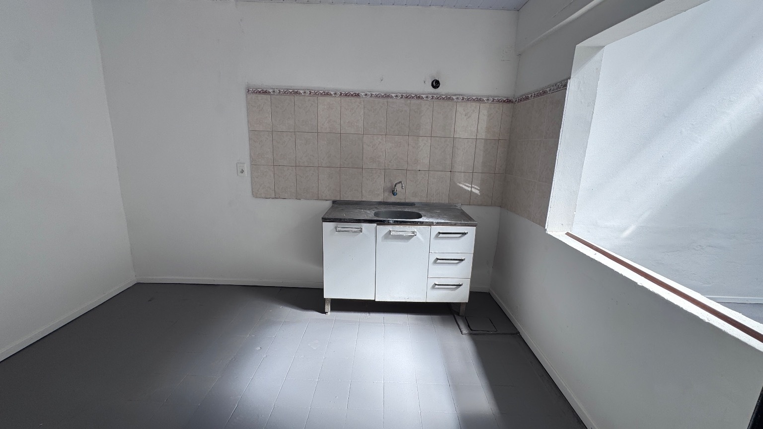 Casa en Alquiler 4 dormitorios, 2 baños, amplia cocina, ideal residencial · Foto 11