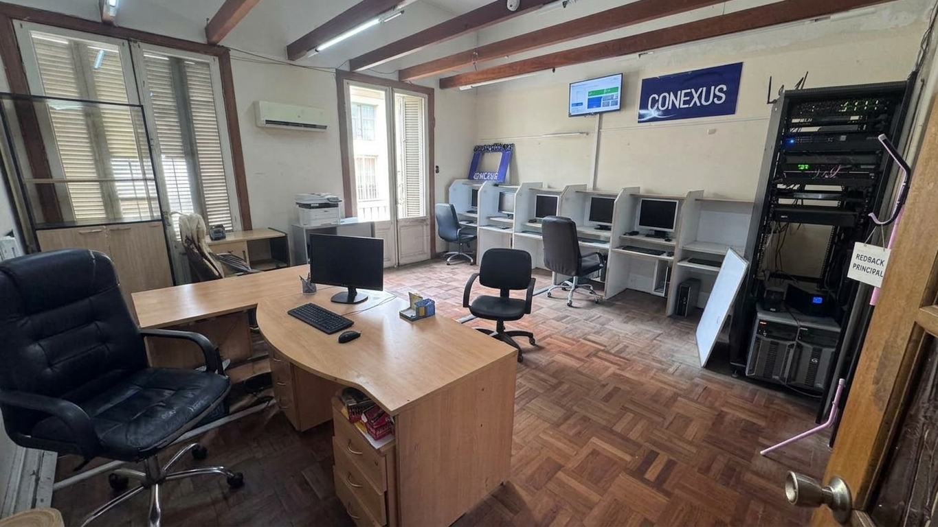 Oficina SIN GC/4 ambientes en Ciudad vieja/mt Rambla/Gran potencial comercial · Photo 8
