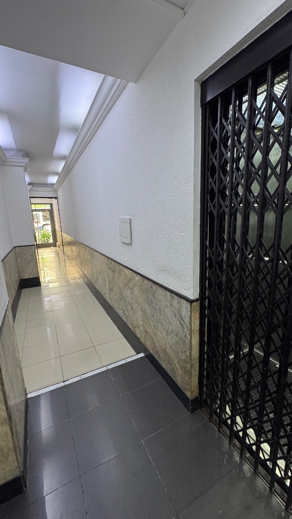 Monoambiente en Alquiler, Centro 18 y Yi. Bajos gastos comunes · Foto 3