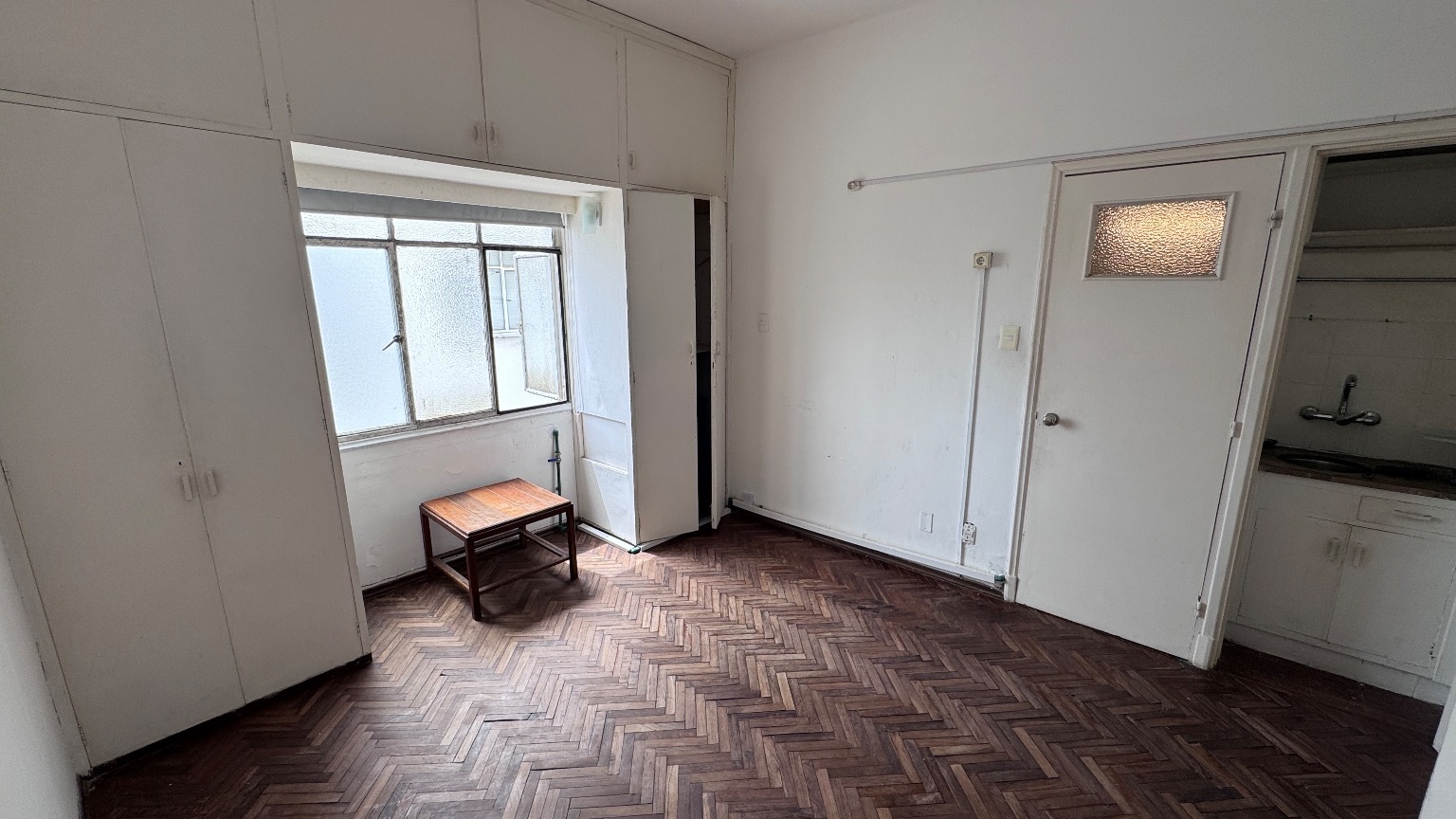 Monoambiente en Alquiler, Centro 18 y Yi. Bajos gastos comunes · Foto 4